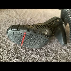 New black heels mix mooz